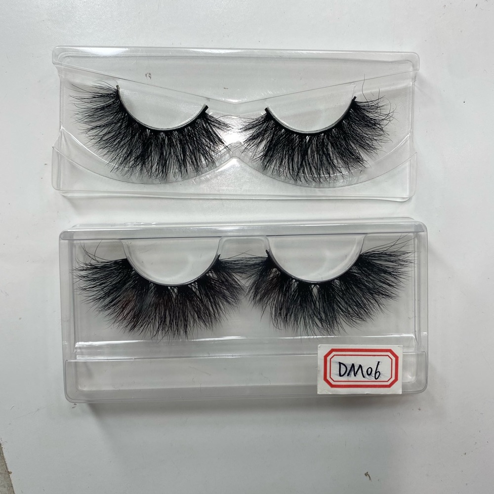 #6 & #18 Lashes Close-Up